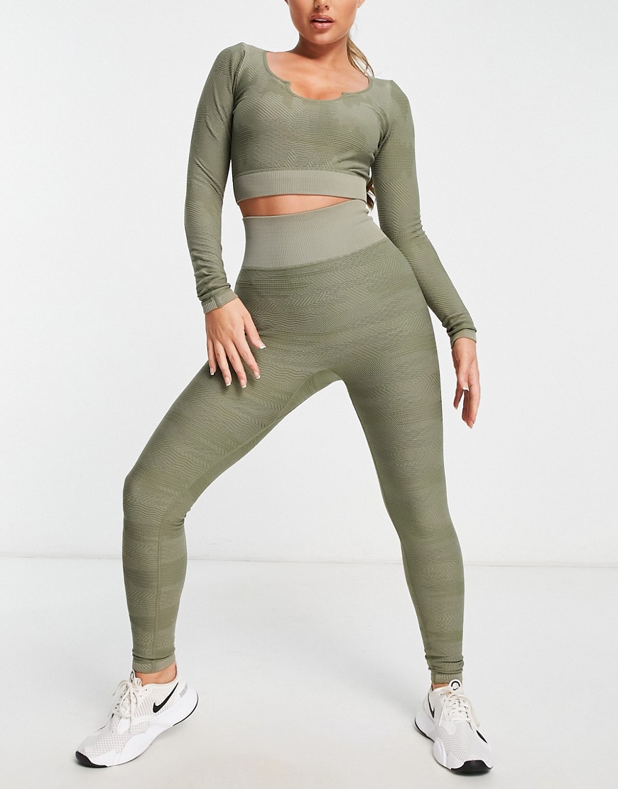 HIIT seamless legging in textured camo in khaki-Green
