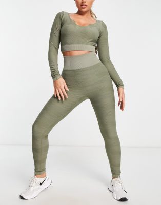 HIIT seamless leggings in textured camo in khaki