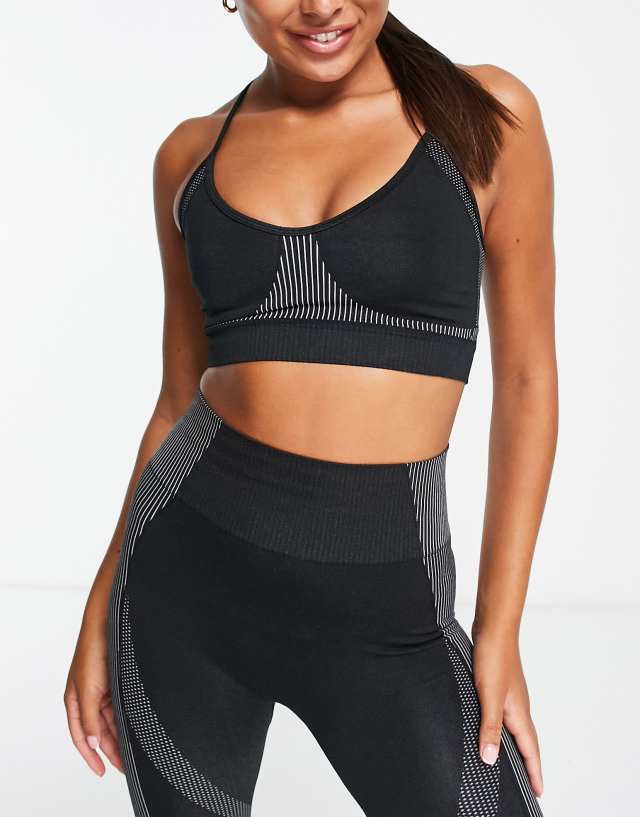 HIIT seamless sports bra with mono contour seams