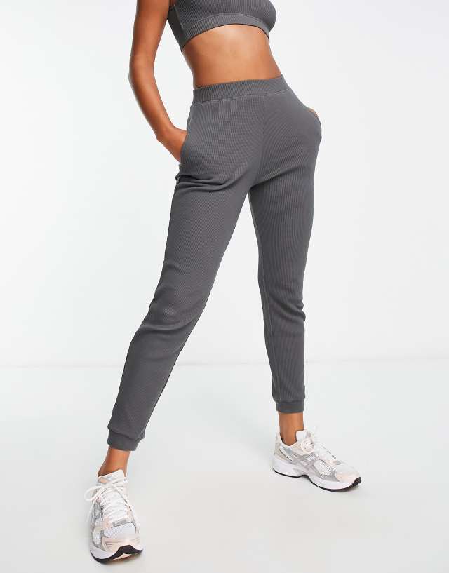 HIIT slim fit sweatpants in waffle texture