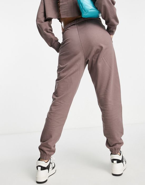 https://images.asos-media.com/products/hiit-sweatpants-with-roll-waist-in-brown/202598881-2?$n_550w$&wid=550&fit=constrain