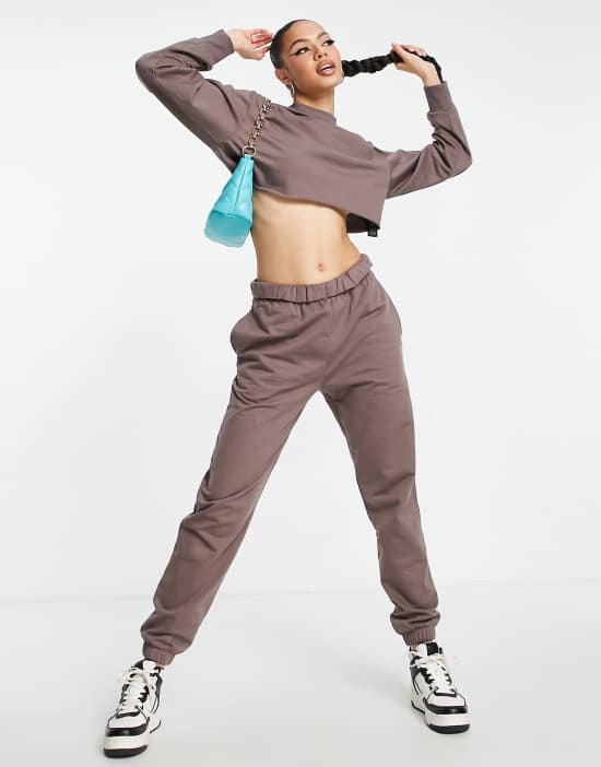 https://images.asos-media.com/products/hiit-sweatpants-with-roll-waist-in-brown/202598881-4?$n_550w$&wid=550&fit=constrain