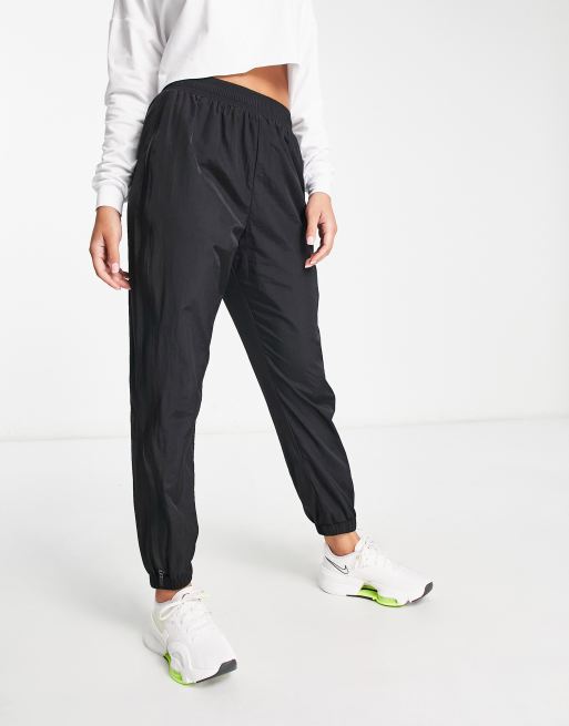 Track pants store zip leg