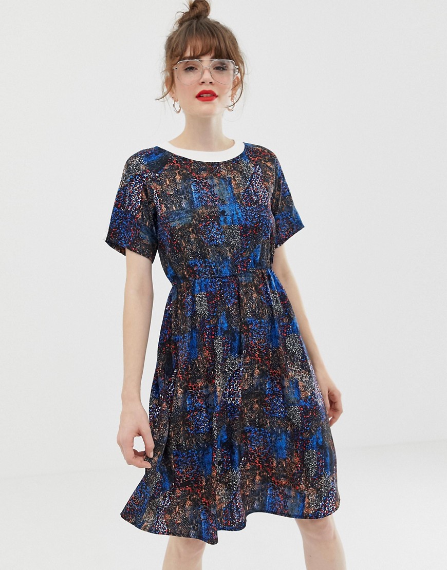 Højhalset kjole med blandet dyreprint fra Noisy May-Multifarvet