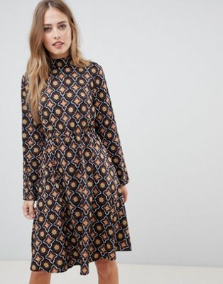 Højhalset kjole med kakkelprint fra Vila-Multifarvet