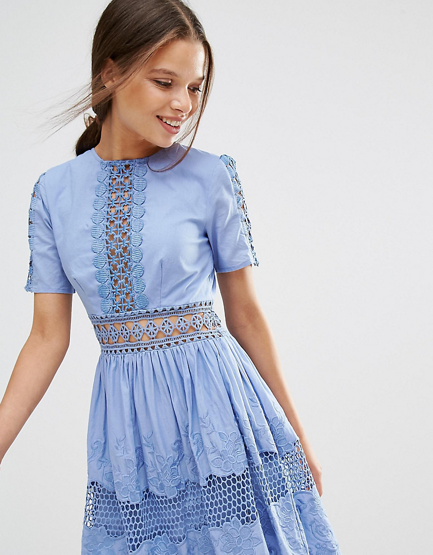 фото Хлопковое платье с кружевом и вышивкой asos petite-синий