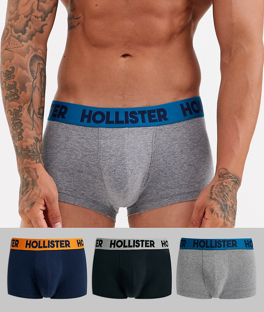 Hollister – 3-pack enfärgade korta trunks i grått/marinblått/svart med logga i kontrast på midjeresåren-Flerfärgad