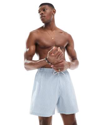 Hollister - 6-tommer-badeshorts med blå striber i bæk-og-bølge-stof - view 1