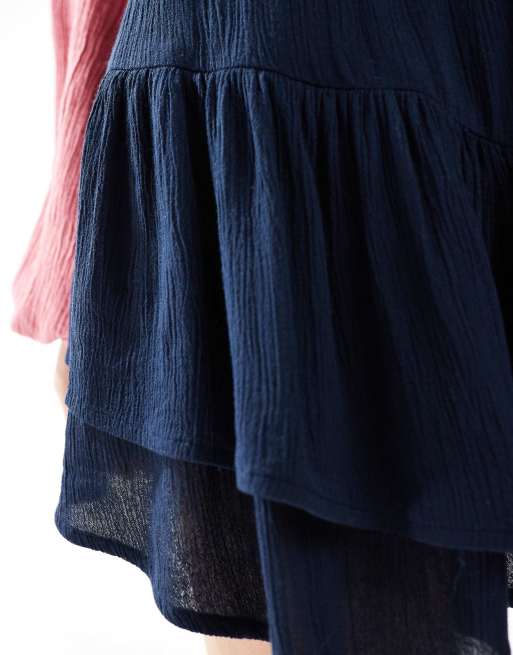 Hollister asymmetric tiered femme mini skort in navy, 4 of 5