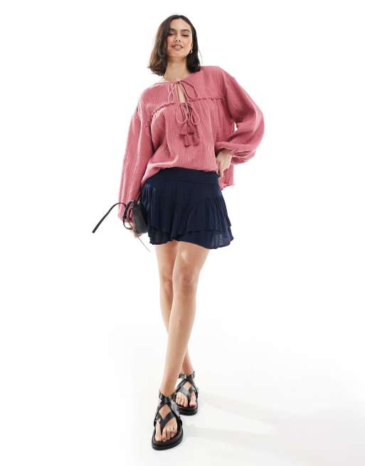 Hollister - Asymmetrische vrouwelijke mini rokje met stroken in marineblauw