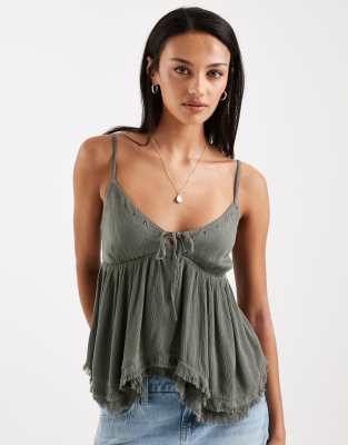 Hollister - Babydoll-Camisole in Grün im Boho-Stil mit Rüschen