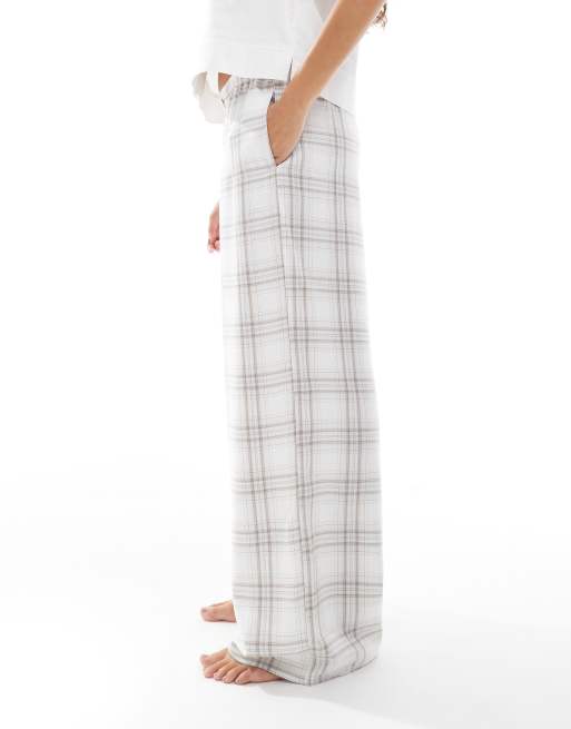 Hollister baggy flannel graphic pyjama bottoms in cream, 2 of 4