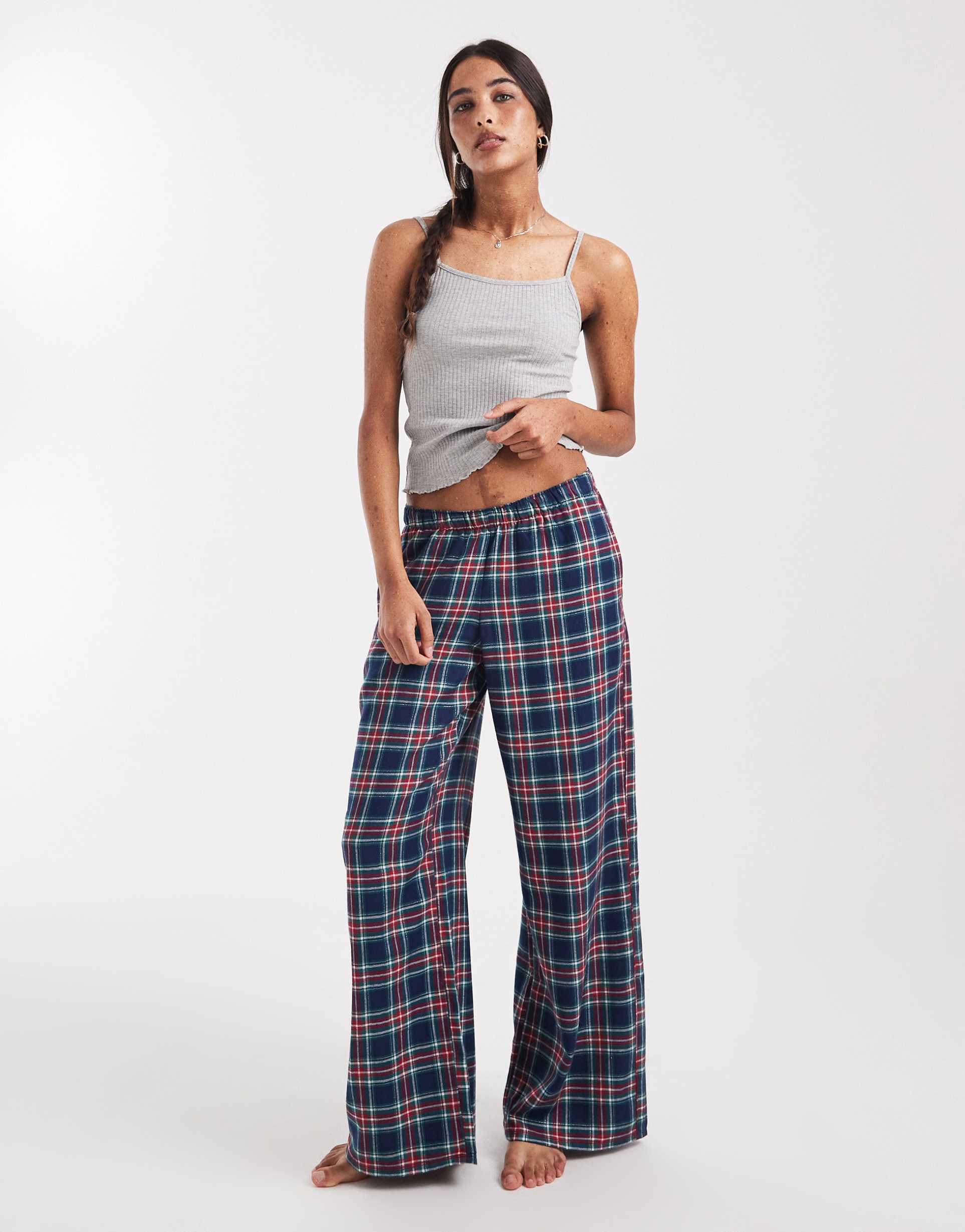 hollister baggy flannel pajama bottoms in navy plaid