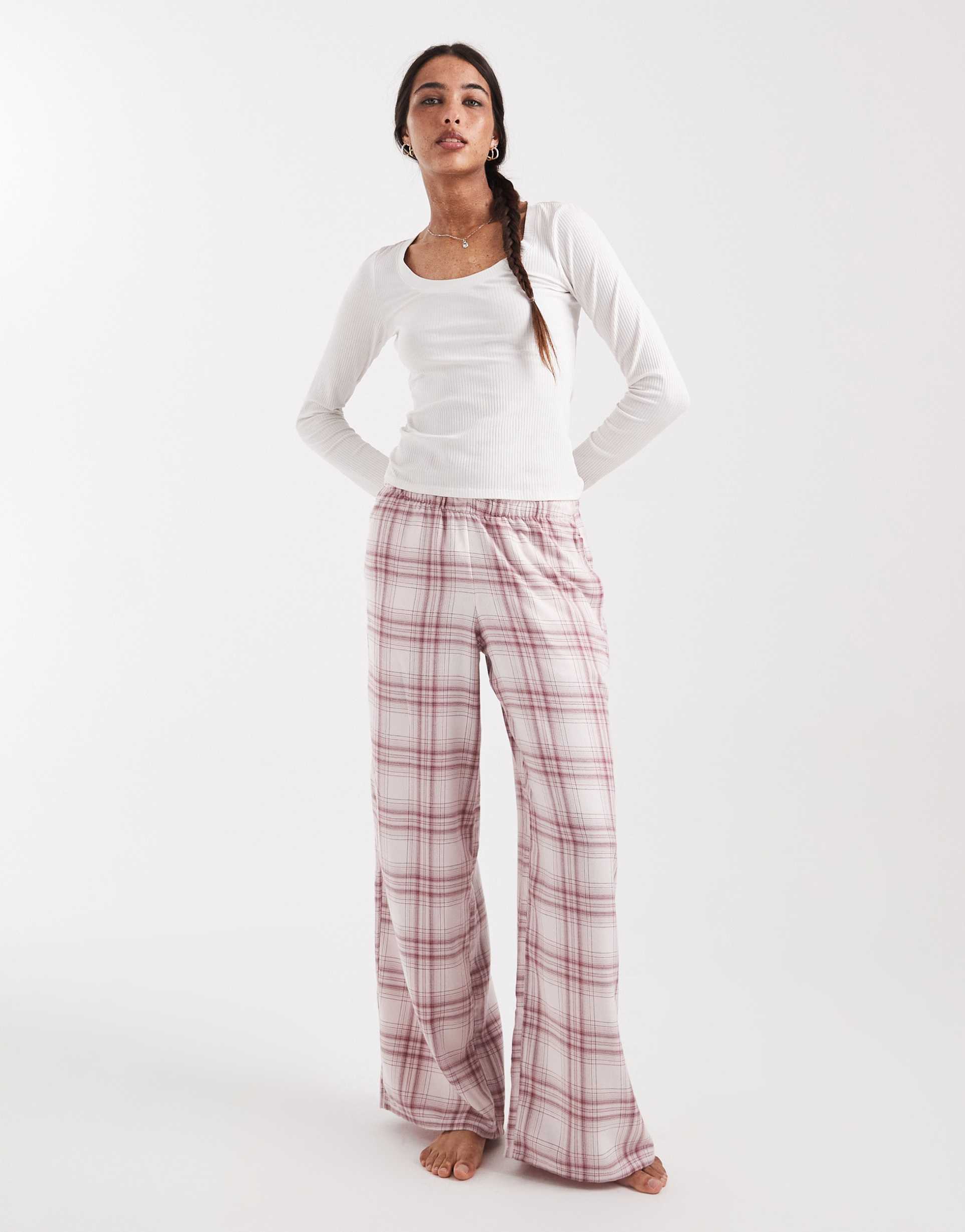 hollister baggy flannel pajama bottoms in pink plaid