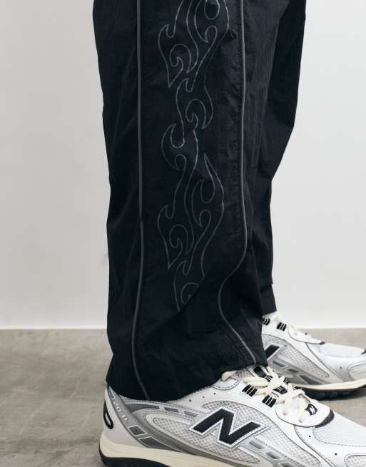 Hollister baggy side graphic track pant in black, 2 of 5