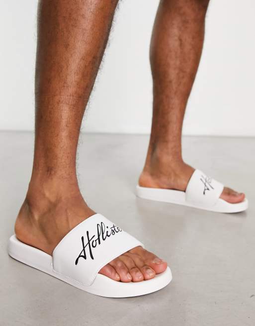 Hollister – Białe klapki z napisem z logo