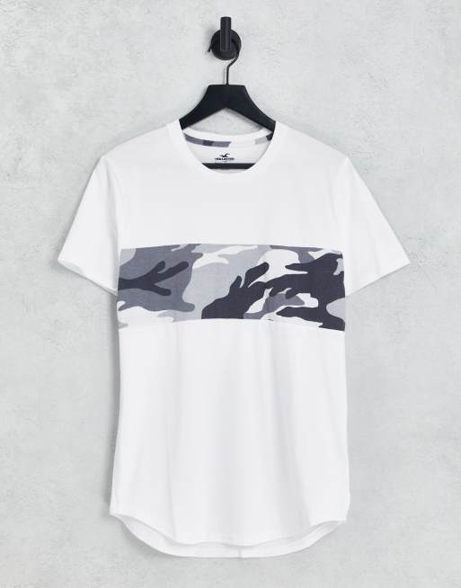 Hollister – Biały T-shirt z zaokrąglonym dołem i wstawką we wzór moro na piersi