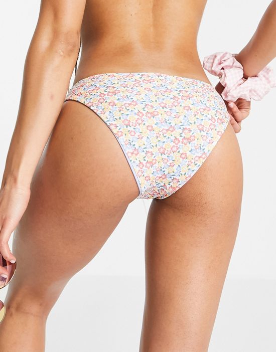 https://images.asos-media.com/products/hollister-bikini-bottom-in-multi-micro-floral-part-of-a-set/22786026-4?$n_550w$&wid=550&fit=constrain