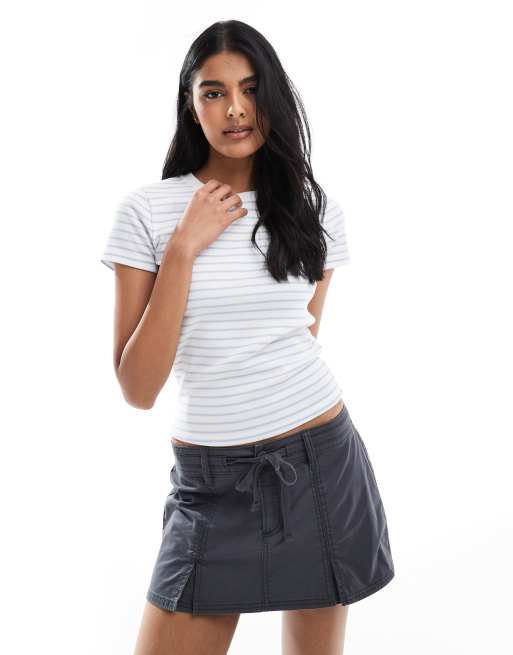 Hollister - Blå ribstrikket T-shirt med korte ærmer og striber