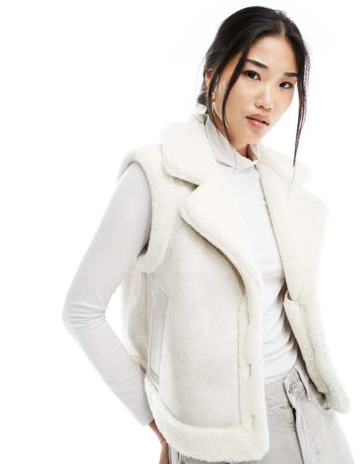 Hollister - Bodywarmer van imitatie-schapenvacht met sherpavoering en zakken in gebroken wit