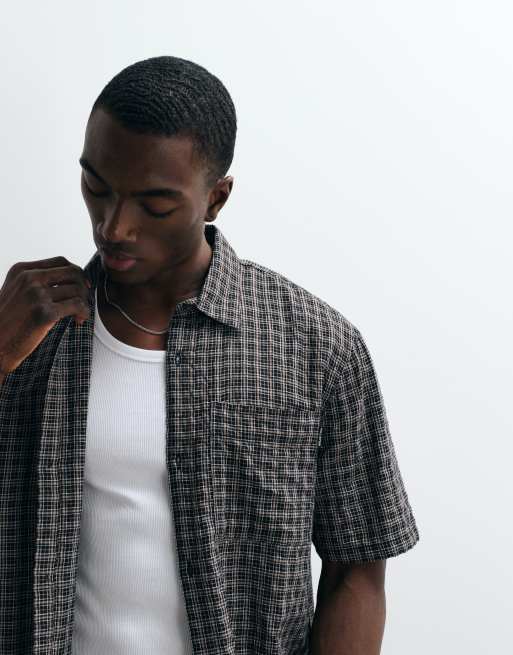 Hollister boxy cropped short sleeve shirt in black brown check, 4 of 5