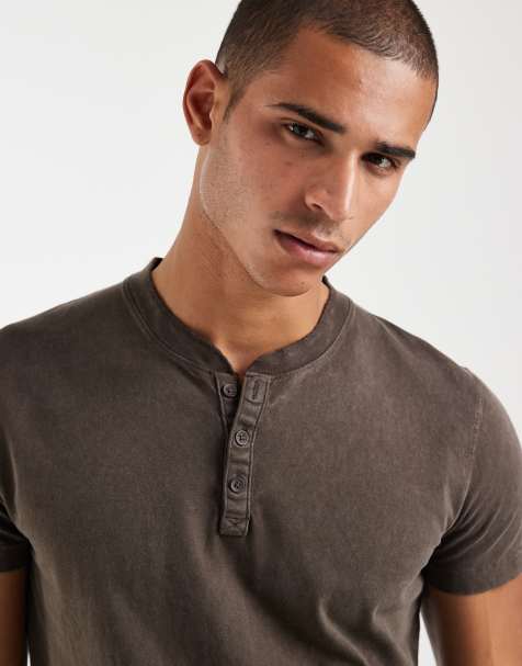 Hollister - Brun henley-T-shirt med korte ærmer - view 1