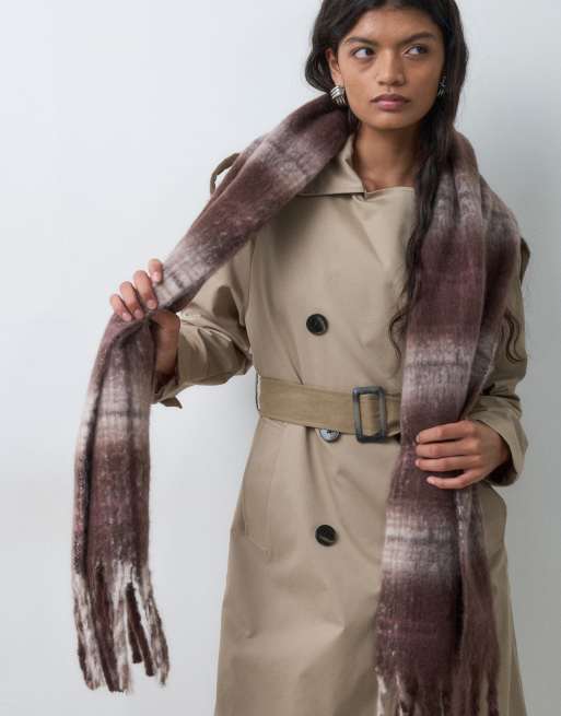 Hollister bufanda de punto con flecos y cuadros marrones, 4 de 5