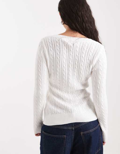 Hollister cable knit icon logo v-neck jumper in white, 4 of 4