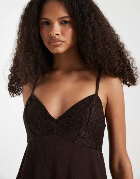Hollister Cami-Top mit V-Ausschnitt, Spitze und Godet in Braun - view 1