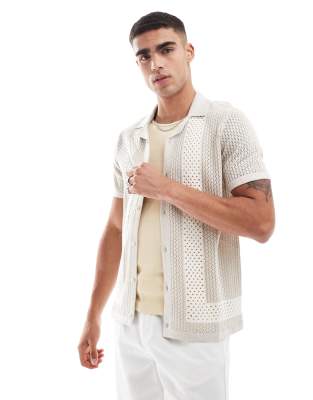 Hollister - Camicia a maniche corte in maglia color pietra/bianco con motivo con bottoni