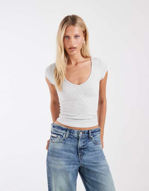 Hollister - camiseta con cuello ancho en beige