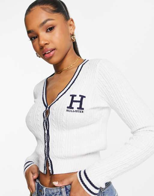 Hollister - Cardigan corto in maglia a trecce bianca stile college