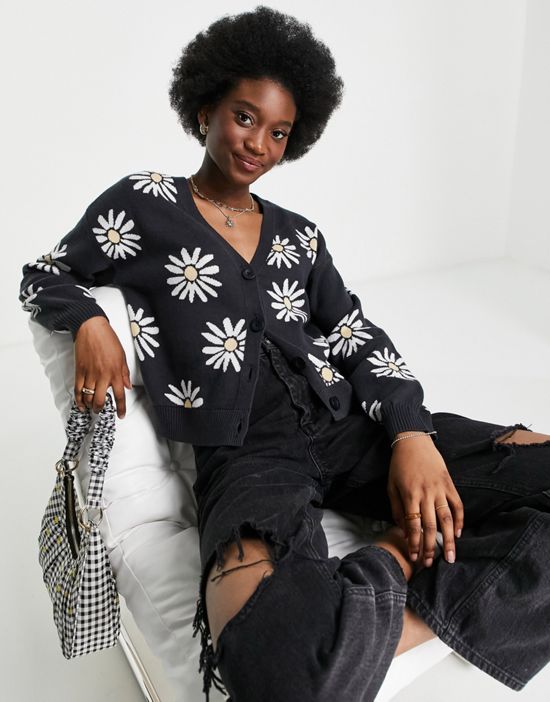 https://images.asos-media.com/products/hollister-cardigan-in-black-floral/23709622-1-blackfloral?$n_550w$&wid=550&fit=constrain