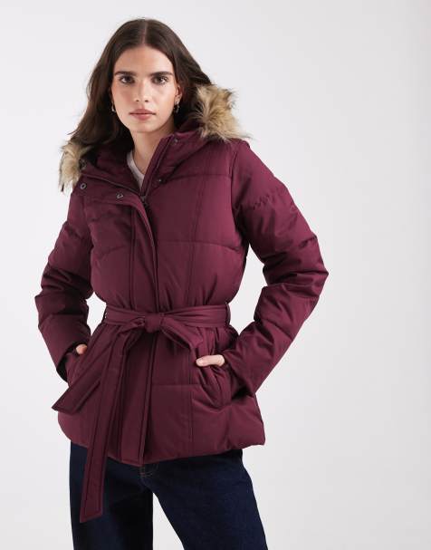 Hollister chaqueta acolchada con cinturón y capucha con pelo sintético en color baya - view 1