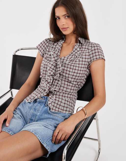 Hollister - Chemise manches courtes à carreaux avec volants sur le devant - Marron, 3 de 4