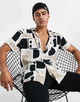 Hollister - Chemise manches courtes à imprimé abstrait - Fauve