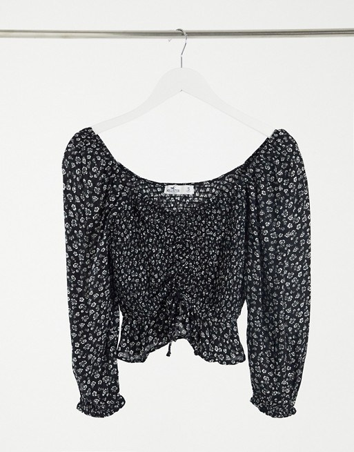 Hollister clinch front top in black floral