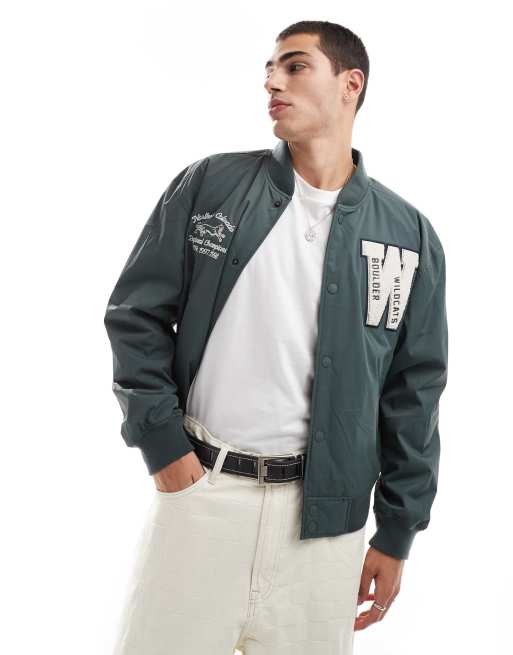Hollister – College-Bomberjacke in Grün mit Rückenprint, 2 von 4