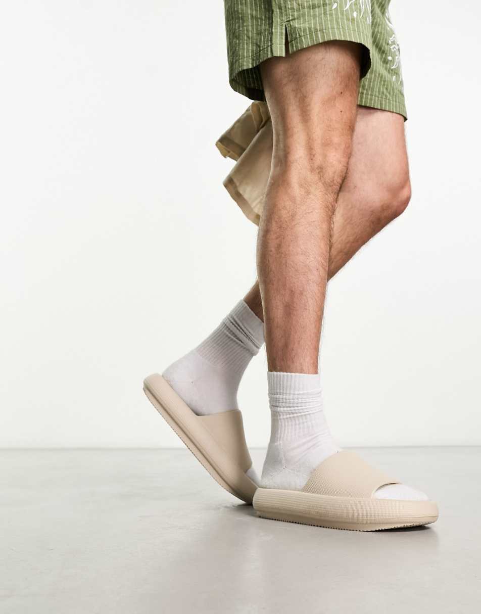Hollister comfy sliders in tan