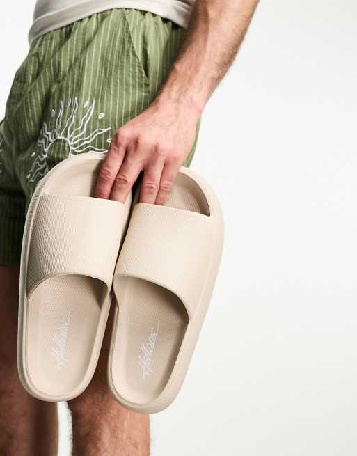 Hollister comfy sliders in tan