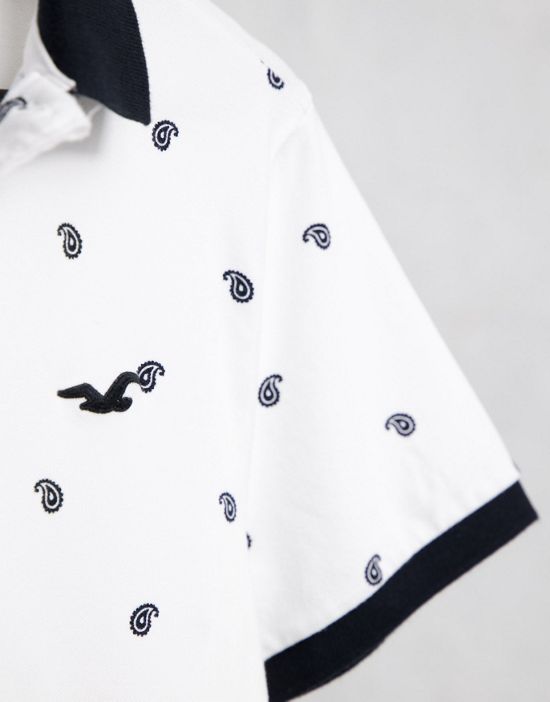 https://images.asos-media.com/products/hollister-core-icon-logo-all-over-geo-print-pique-polo-contrast-collar-in-white/23922674-3?$n_550w$&wid=550&fit=constrain