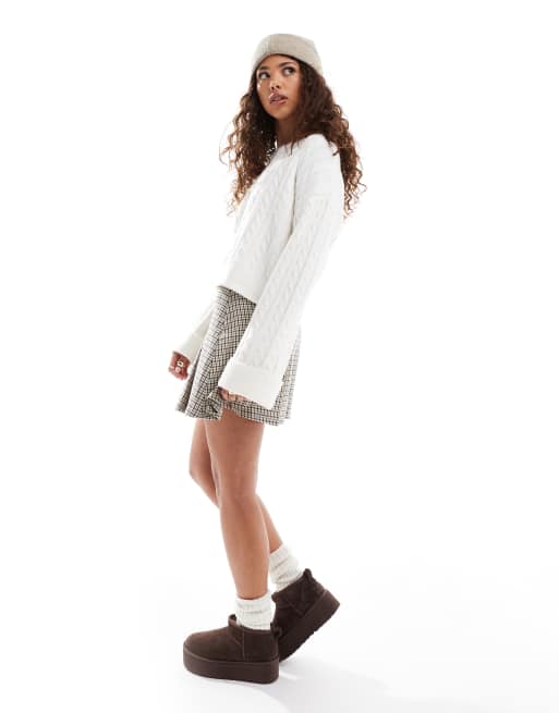 Hollister cosy knitted cropped jumper in cream, 3 of 4