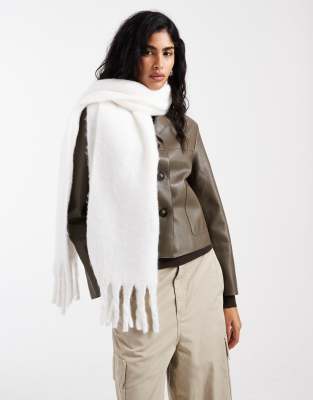 Hollister cosy tassel scarf in cream | ASOS