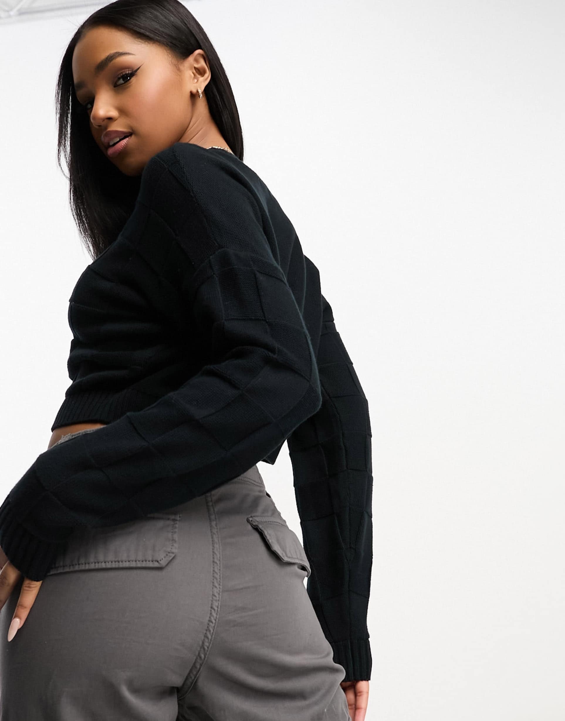 Hollister crew neck knitted jumper in black view 4