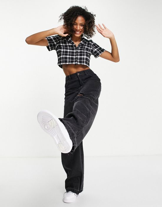 https://images.asos-media.com/products/hollister-crop-shirt-in-black-plaids/24476585-1-blackplaid?$n_550w$&wid=550&fit=constrain