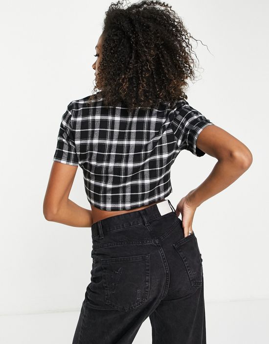 https://images.asos-media.com/products/hollister-crop-shirt-in-black-plaids/24476585-2?$n_550w$&wid=550&fit=constrain
