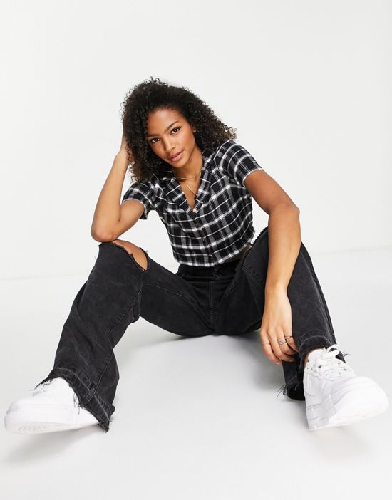 https://images.asos-media.com/products/hollister-crop-shirt-in-black-plaids/24476585-4?$n_550w$&wid=550&fit=constrain