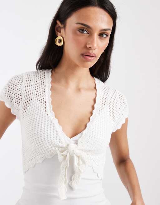 Hollister - Crop top en maille noué devant à manches courtes - Blanc