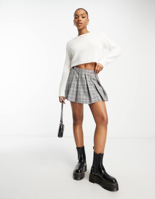 Hollister cropped knit sweater in white