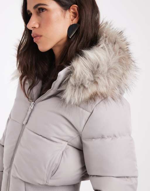 Hollister cropped nylon dynejakke med hætte i imiteret pels i grå, 2 af 4